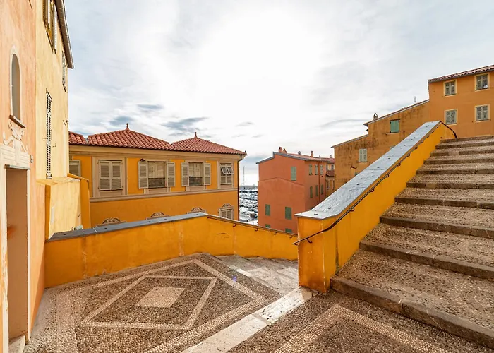 Le Bougainvillier Vieille 芒通