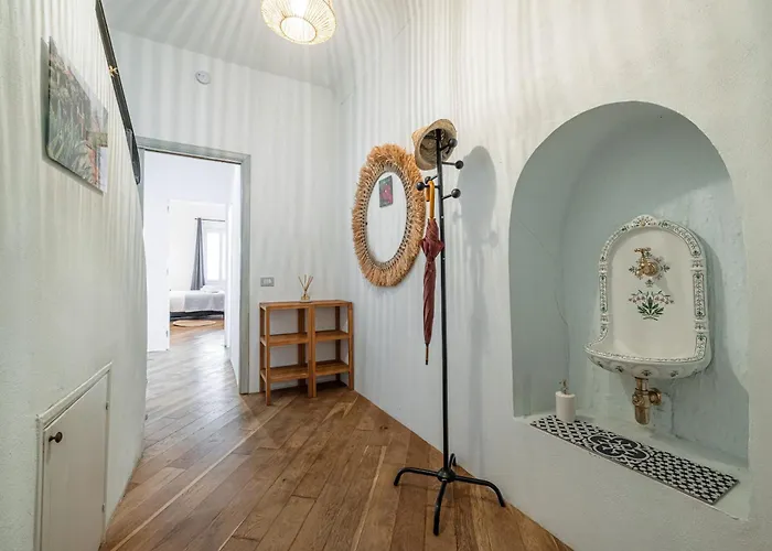 Le Bougainvillier Vieille * 芒通